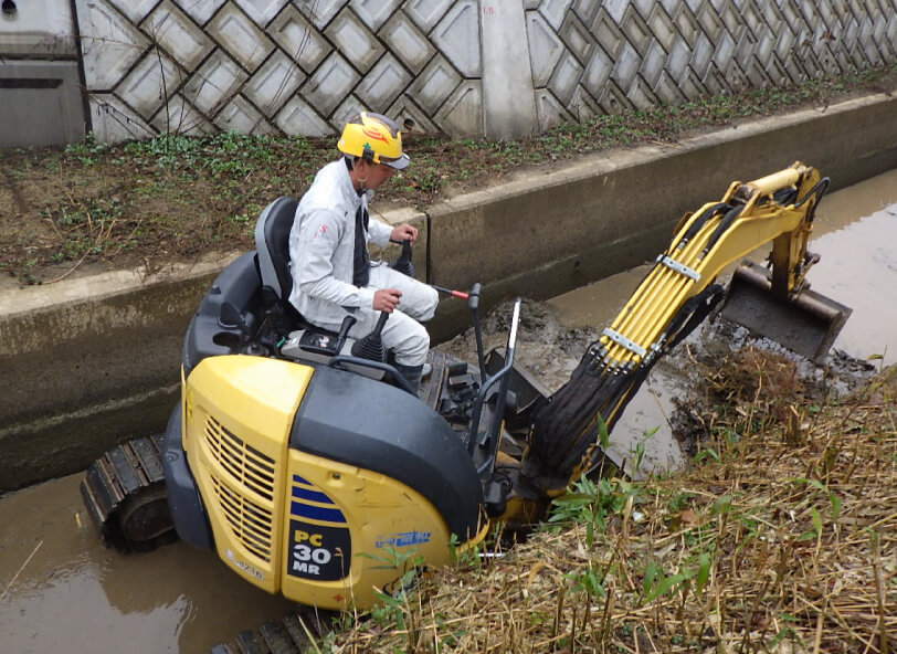 新川用水路清掃